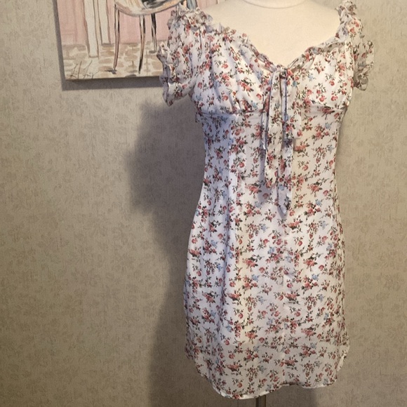 Dresses & Skirts - Floral Dress